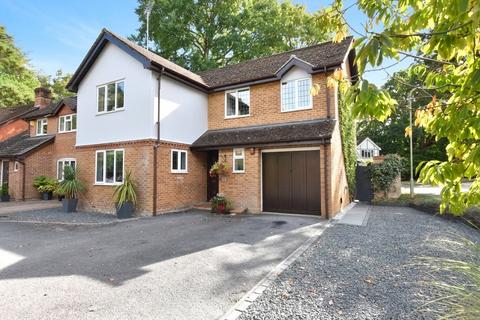 4 bedroom detached house for sale, Howard Drive, Hampshire GU14