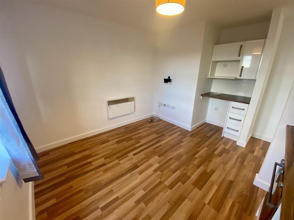 Apartment in Leicester - More