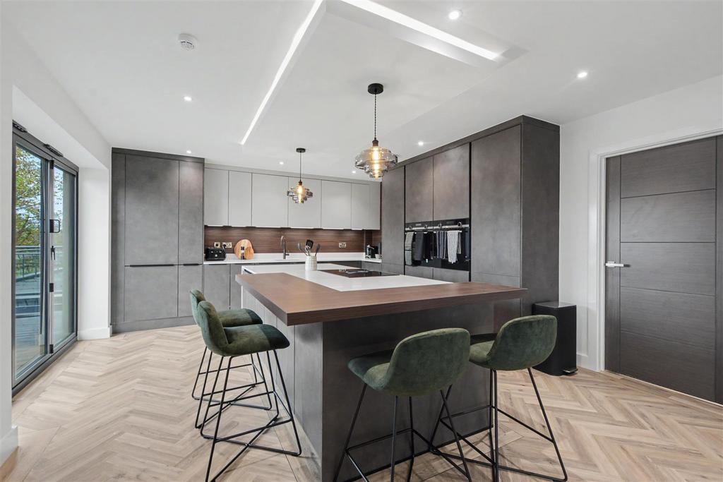 House in Nottingham, Bramcote - View 2