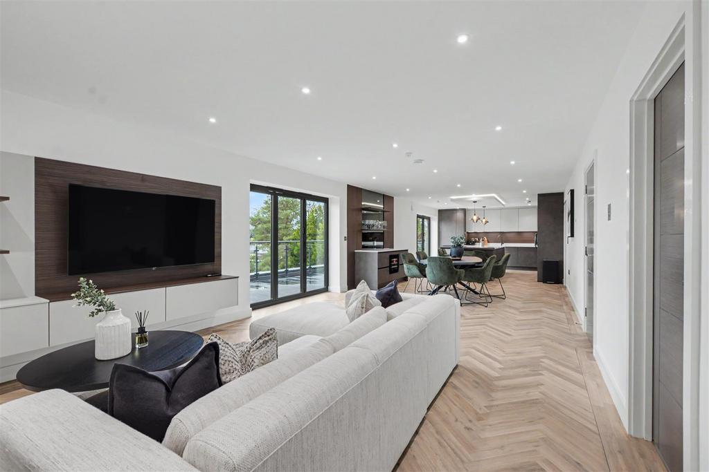 House in Nottingham, Bramcote - View 4