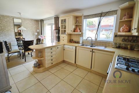 3 bedroom detached house for sale, Queen Victoria Drive, Derbyshire DE11