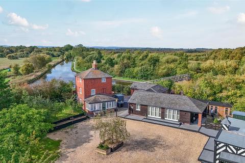 4 bedroom property with land for sale, Roving Bridge, Whixall.