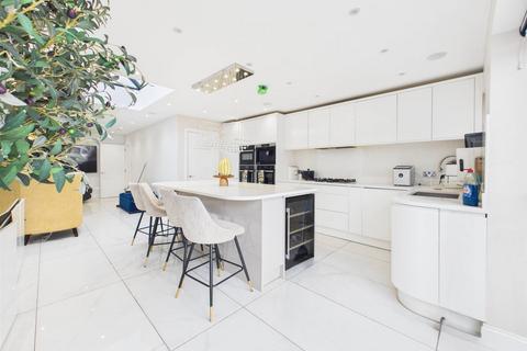 4 bedroom end of terrace house for sale, Summit Road, Northolt UB5