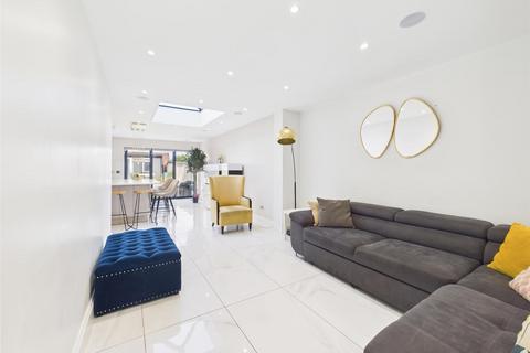 4 bedroom end of terrace house for sale, Summit Road, Northolt UB5