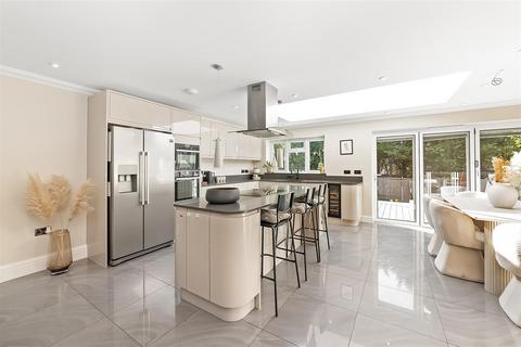 4 bedroom detached house for sale, Colman Close, Epsom KT18