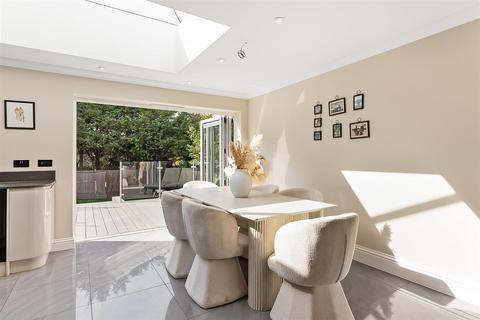4 bedroom detached house for sale, Colman Close, Epsom KT18
