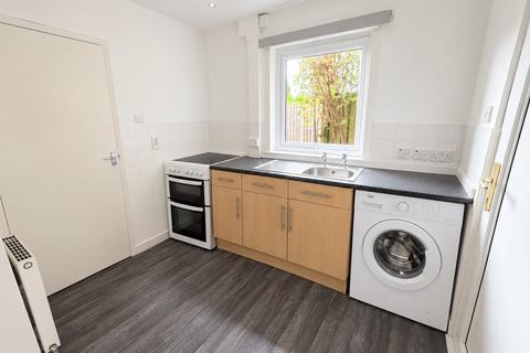 2 bedroom end of terrace house to rent, Kemnay Gardens, Dundee, DD4