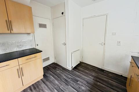 2 bedroom end of terrace house to rent, Kemnay Gardens, Dundee, DD4