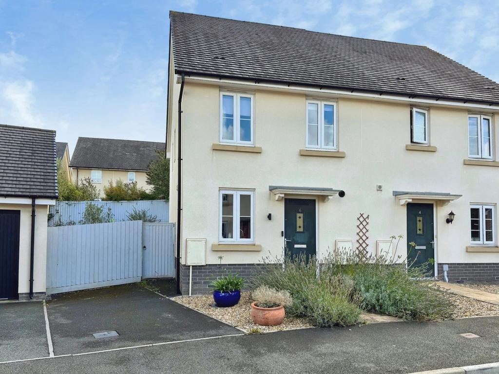 Baron Way, NEWTON ABBOT, Devon. 2 bed semi-detached house for sale - £ ...