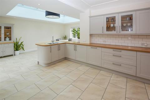 4 bedroom detached house for sale, Weald Road, Brentwood