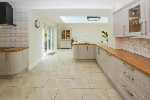 4 bedroom detached house for sale, Weald Road, Brentwood