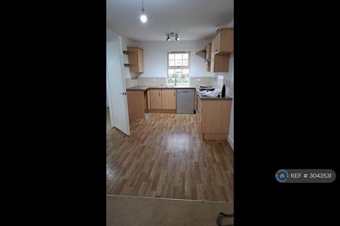 3 bedroom semi-detached house to rent, Outfield Close, Corby, NN18