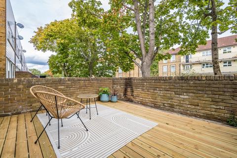 3 bedroom maisonette for sale, Coston Walk, London SE4