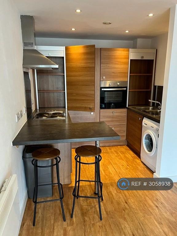 Apartment in Salford - View 4