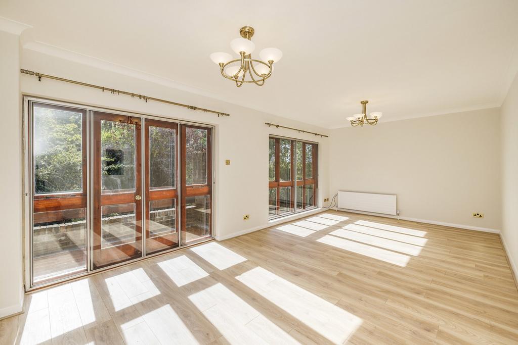 House in Northwood - View 5