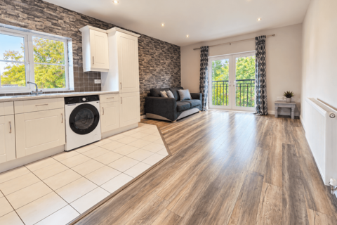 2 bedroom flat to rent, Pembury Avenue, Longford, Coventry, CV6