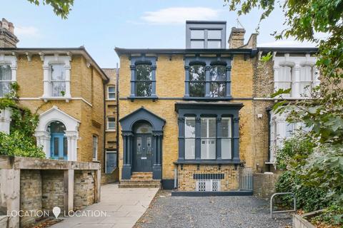 3 bedroom apartment to rent, Evering Road, London, E5