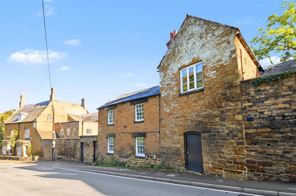 Lower Harlestone, Northampton 3 bed house to rent - £1,425 pcm (£329 pw)