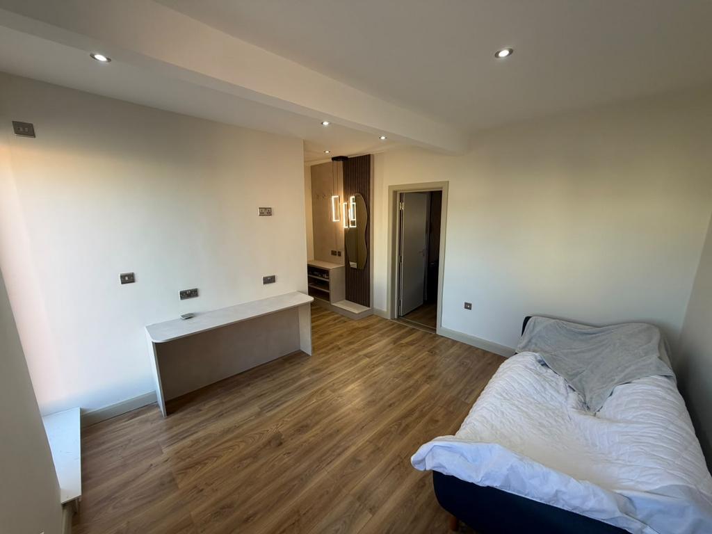 Apartment in Leicester - View 3