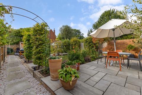 undefined, High Street, Hampton, TW12