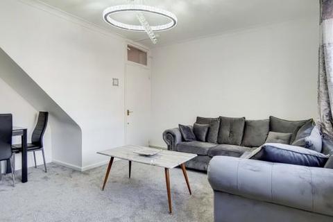 3 bedroom flat to rent, Charles Square, Old Street, London N1