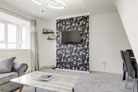 3 bedroom flat to rent, Charles Square, Old Street, London N1