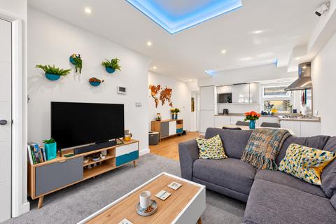 1 bedroom ground floor flat for sale, Landor Road, London