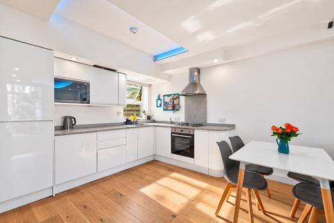 1 bedroom ground floor flat for sale, Landor Road, London