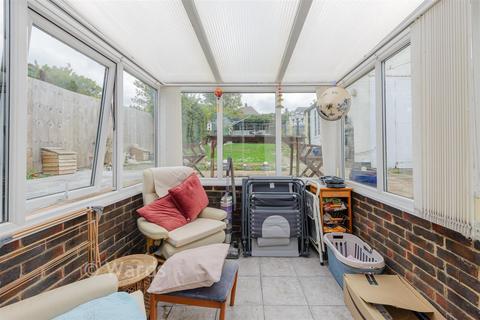 2 bedroom semi-detached bungalow for sale, Lamorna Avenue, Gravesend DA12