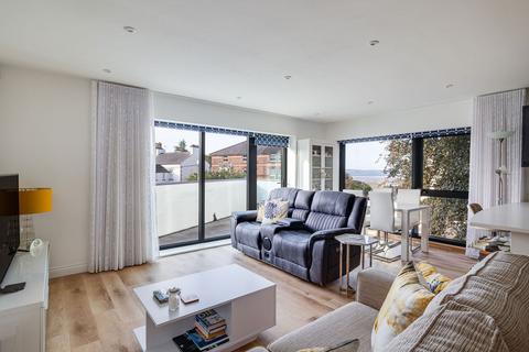 2 bedroom flat for sale, Mount Avenue, Wirral CH60