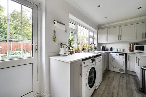 3 bedroom terraced house for sale, Ellen Close, Bromley