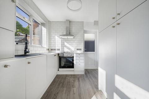 3 bedroom semi-detached house for sale, Waverley Close, Bromley