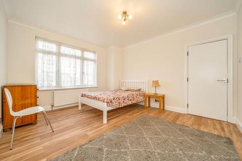 4 bedroom semi-detached house for sale, Spring Grove Crescent, Hounslow TW3