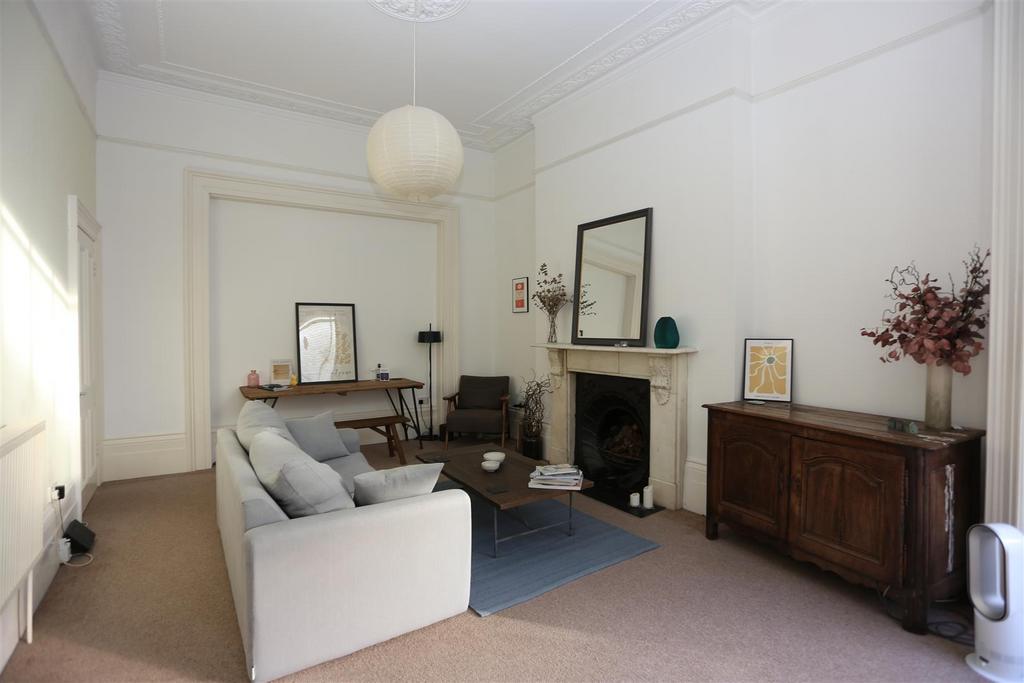 Apartment in Hove - More