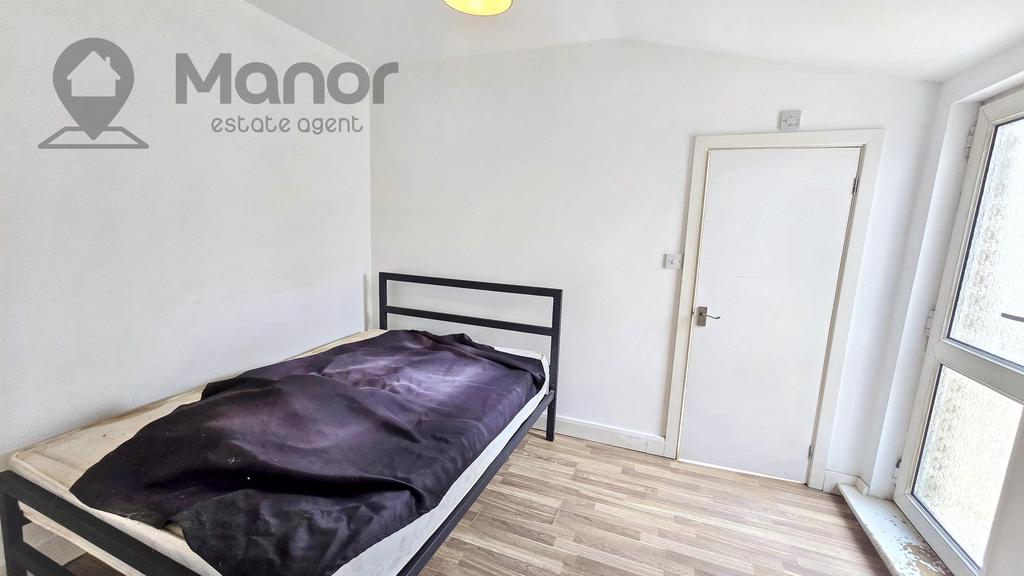 Apartment in London, Gidea Park - View 2
