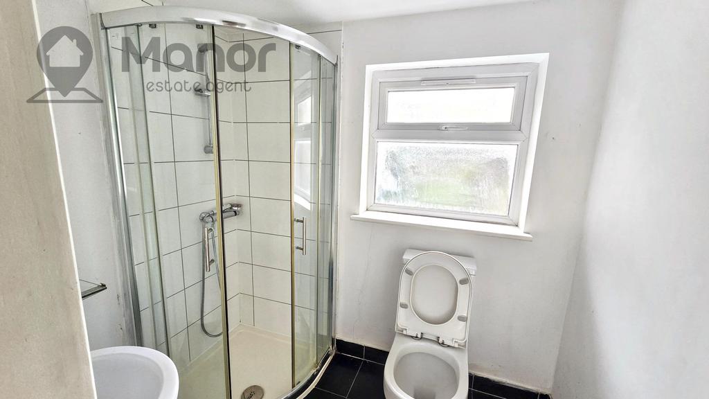 Apartment in London, Gidea Park - View 3