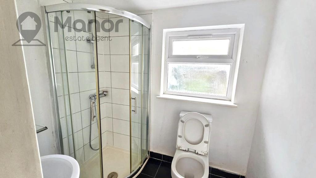 Apartment in London, Gidea Park - View 5