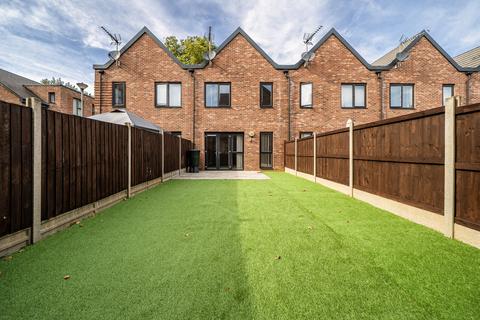 3 bedroom end of terrace house for sale, Reynard Way, Brentford, TW8