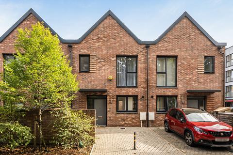 3 bedroom end of terrace house for sale, Reynard Way, Brentford, TW8
