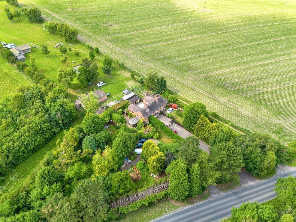 House in Gedling, Nottinghamshire - View 2