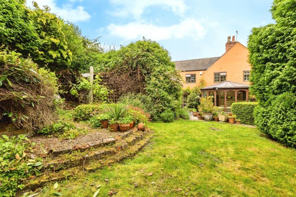 House in Gedling, Nottinghamshire - View 3