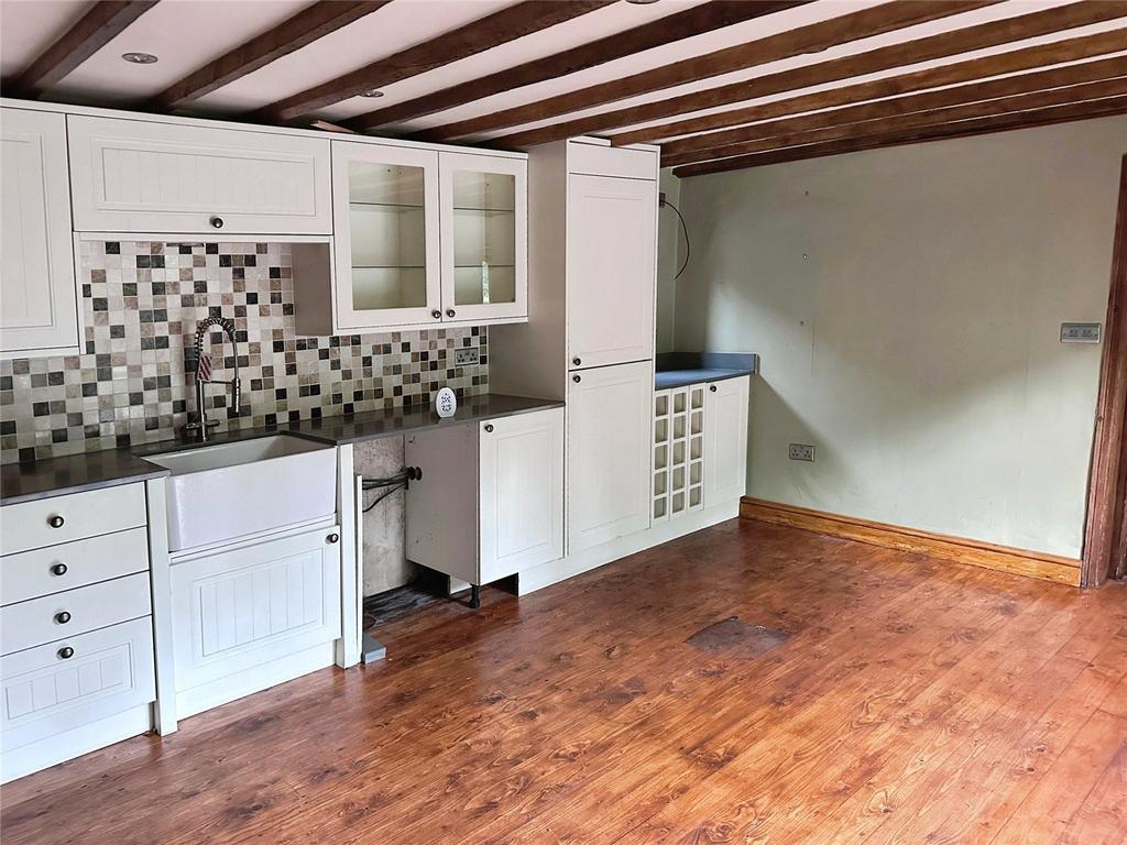 House in Gedling, Nottinghamshire - More