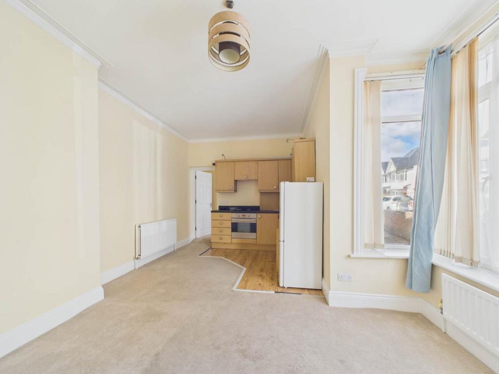 Apartment in Christchurch, Pokesdown, Bournemouth - View 4
