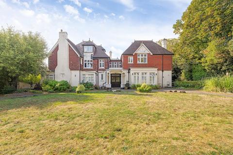 3 bedroom flat for sale, Palace Road, SW2