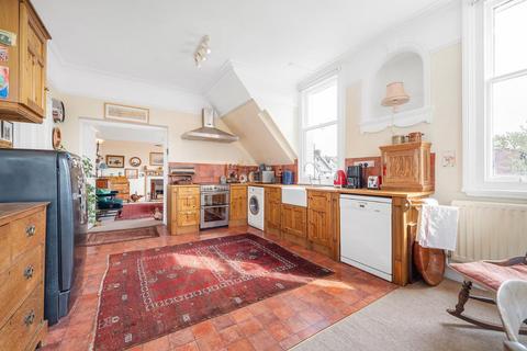 3 bedroom flat for sale, Palace Road, SW2