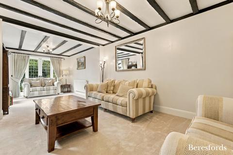 3 bedroom semi-detached house for sale, Edward Close, Gidea Park, RM2
