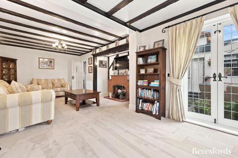 3 bedroom semi-detached house for sale, Edward Close, Gidea Park, RM2