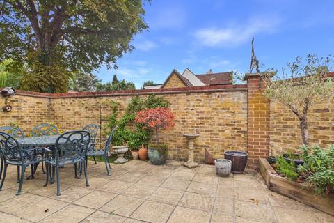 2 bedroom end of terrace house for sale, Old School Court, Wraysbury, Berkshire, TW19