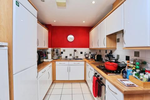2 bedroom flat for sale, Simpkins Court, 241 Hursley Road, Eastleigh, Hampshire, SO53