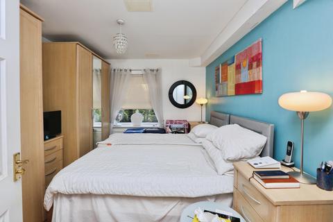 2 bedroom flat for sale, Simpkins Court, 241 Hursley Road, Eastleigh, Hampshire, SO53